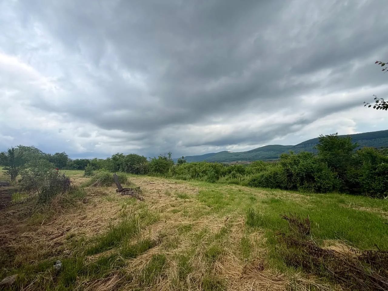 продава къща в село лиляк търговище