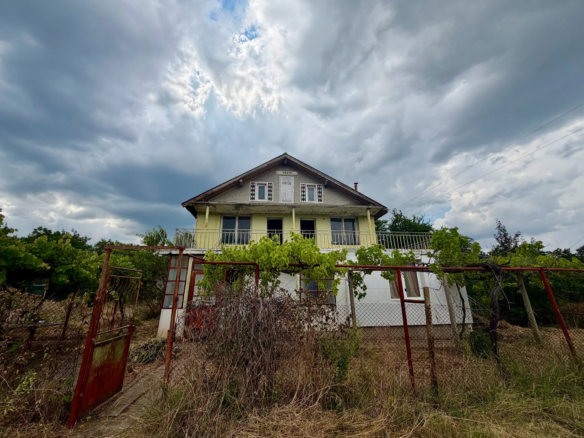 Къща за продажба в Стража Търговище
