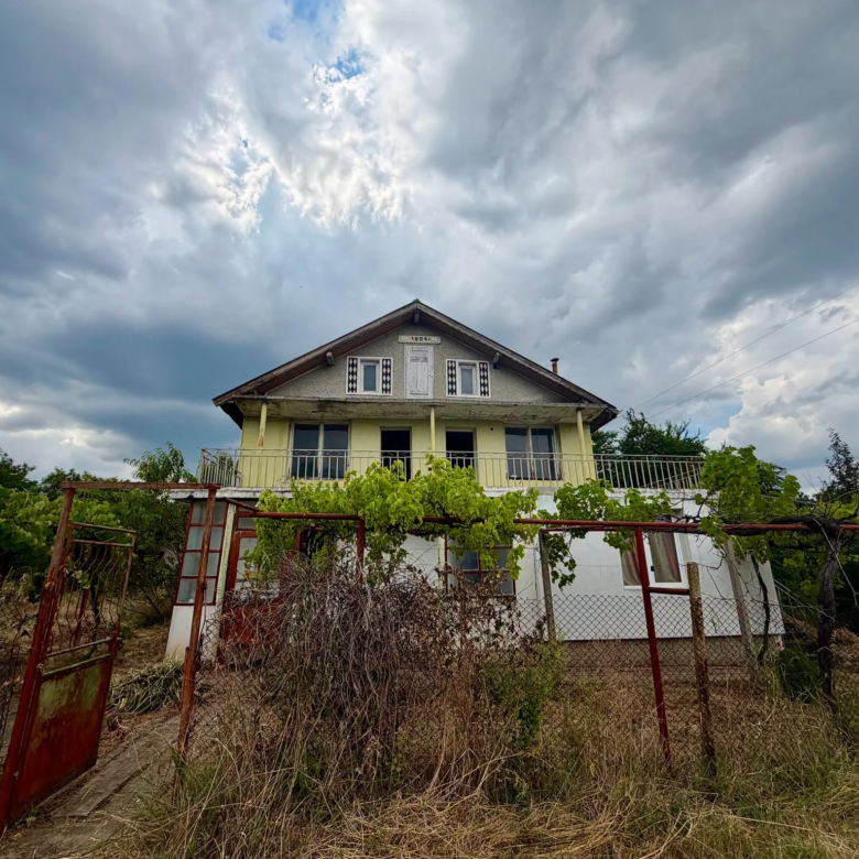 Къща за продажба в Стража Търговище